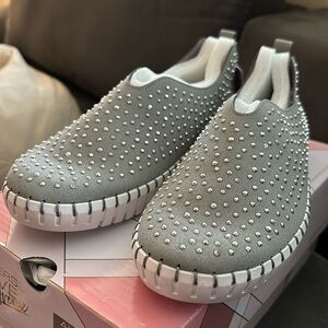 Skechers Active Avenue Air-Cooled Memory Foam Sneakers. 6.5. Grey w/rhinestones